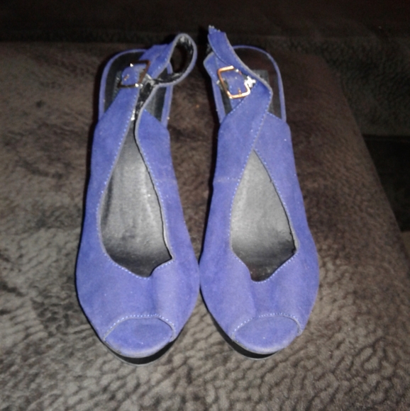 Shoes - Picture 2 of 4